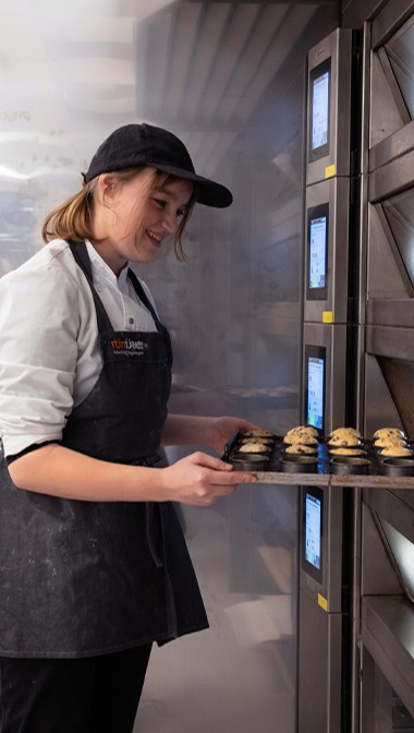 UITVOEREND <br> BAKKER